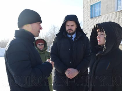 Глава города Елена Ситникова провела очередной субботний объезд по уборке дворов