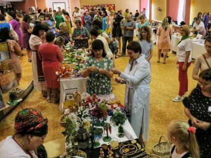 Курганский сенатор Елена Перминова рассказала об особой роли женщин в новых экономических условиях