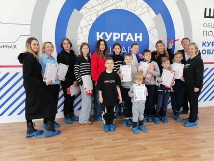 В День защитника Отечества мамы с детьми научились запускать самолёт