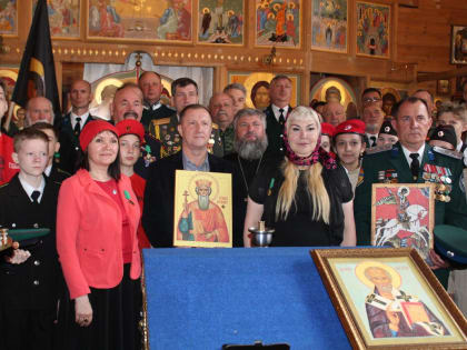 В Кургане гарнизонный храм Георгия Победоносца в престольный праздник обрел частицу мощей святого покровителя