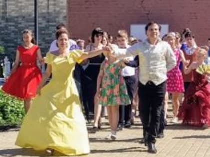 Курганцы после бала пойдут по «маршруту самостоятельности»