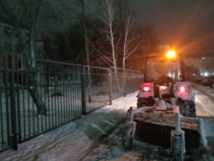 Дорожные службы города круглосуточно работают на улицах города