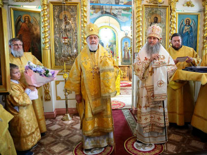 В день престольного праздника митрополит Даниил наградил активных прихожан куртамышского храма