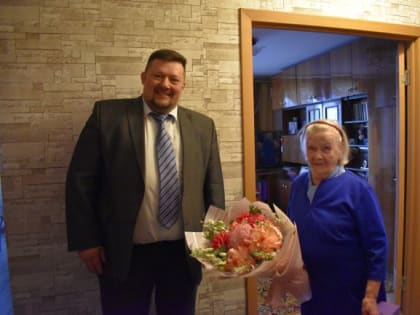 Сергей Цуканов поздравил с наступающим 8 марта ветерана войны