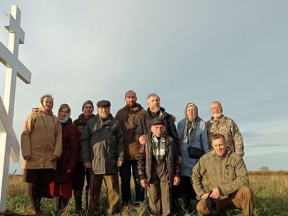 В Белозерском районе установили крест на месте разрушенного храма