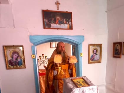 Насельник Далматовской обители иеромонах Тимофей (Верзун) отслужил всенощное бдение, Литургию и совершил Таинство Крещения в молебном доме с. Ключевское Монастырского благочиния