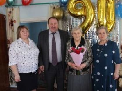 Заслуженный учитель школ РСФСР, Отличник народного просвещения из Шатрово отметила свой 90-летний юбилей