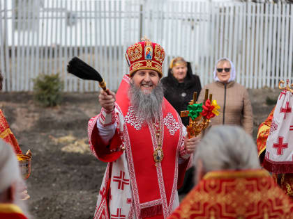 Митрополит Даниил совершил в Варгашах Литургию с крестным ходом
