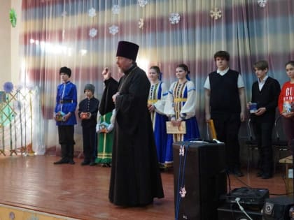 Молодые казачата пели и плясали в доме-интернате посёлка Лесниково