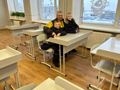 Сенатор Муратов поблагодарил главу Лебяжьевского округа, коллектив местной школы и его директора