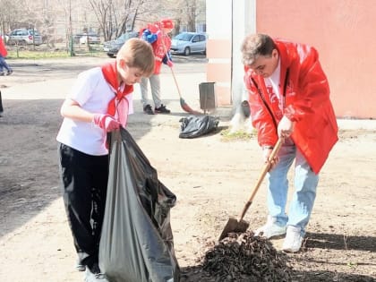 НА ЛЕНИНСКИЙ СУББОТНИК