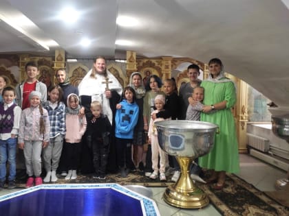 В курганской воскресной школе произошло радостное событие – крещение сразу троих детей