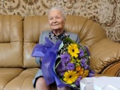Вадим Шумков поздравил с 95-летием труженицу тыла