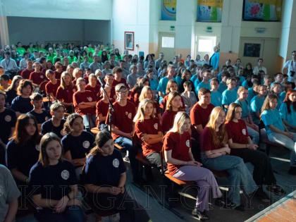 Диалог на равных. Глава города Кургана Елена Ситникова встретилась с участниками профильной смены «Город молодых»