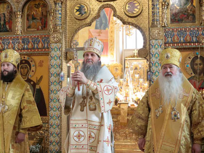 Собор архиереев совершил Литургию в Александро-Невском соборе Кургана