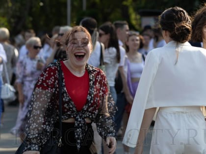 Выпускникам Курганского государственного университета вручили дипломы с отличием