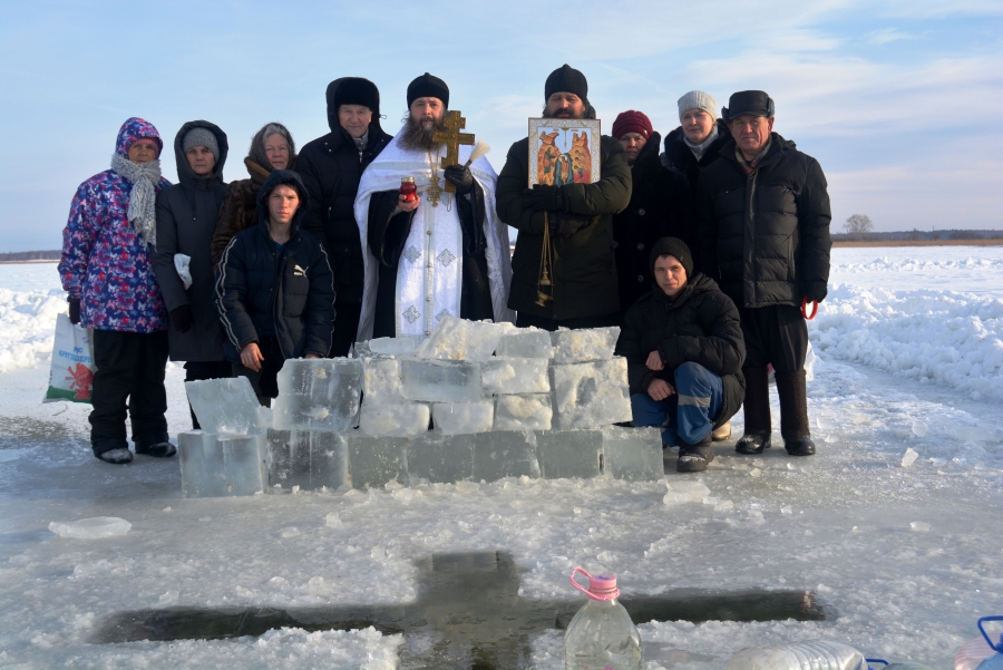 Крещение Господне в храмах освящение в Баках