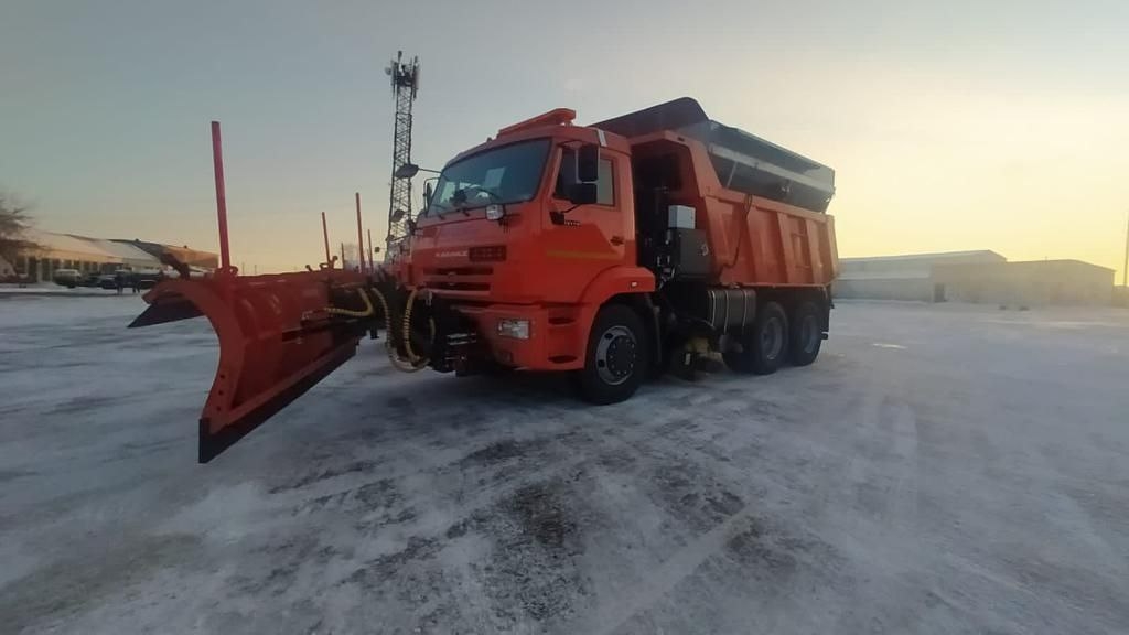 Закрытие дорог в курганской области 2024. Уборочная техника. Новая техника. Новый КАМАЗ легковой автомобиль 2022. Дорогу строят зимой.