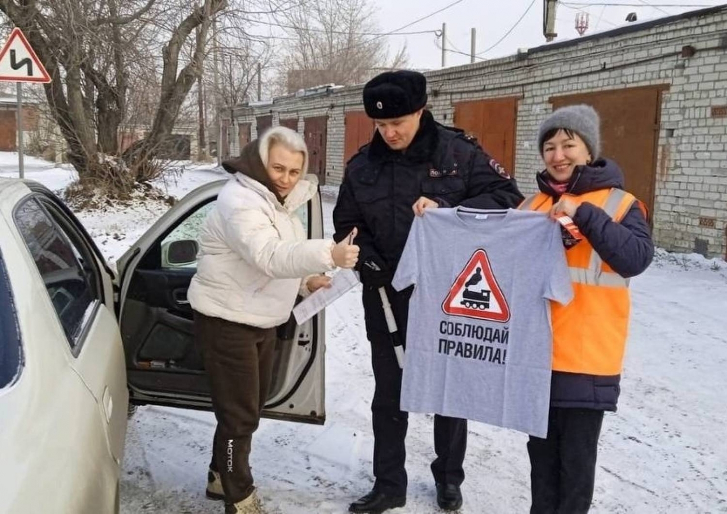 Переезжаешь курган. Железнодорожный переезд Гусев. Железнодорожные происшествия картинки.