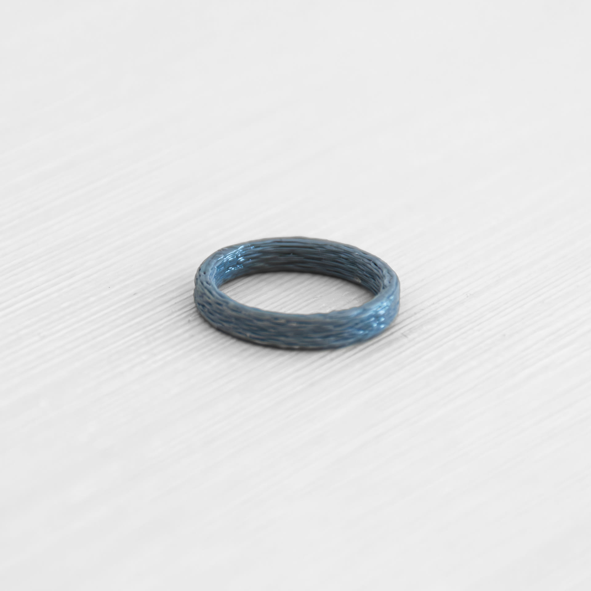 Anillo Luzerna. Color azul plateado. Anillo Luzerna. Color azul plateado.