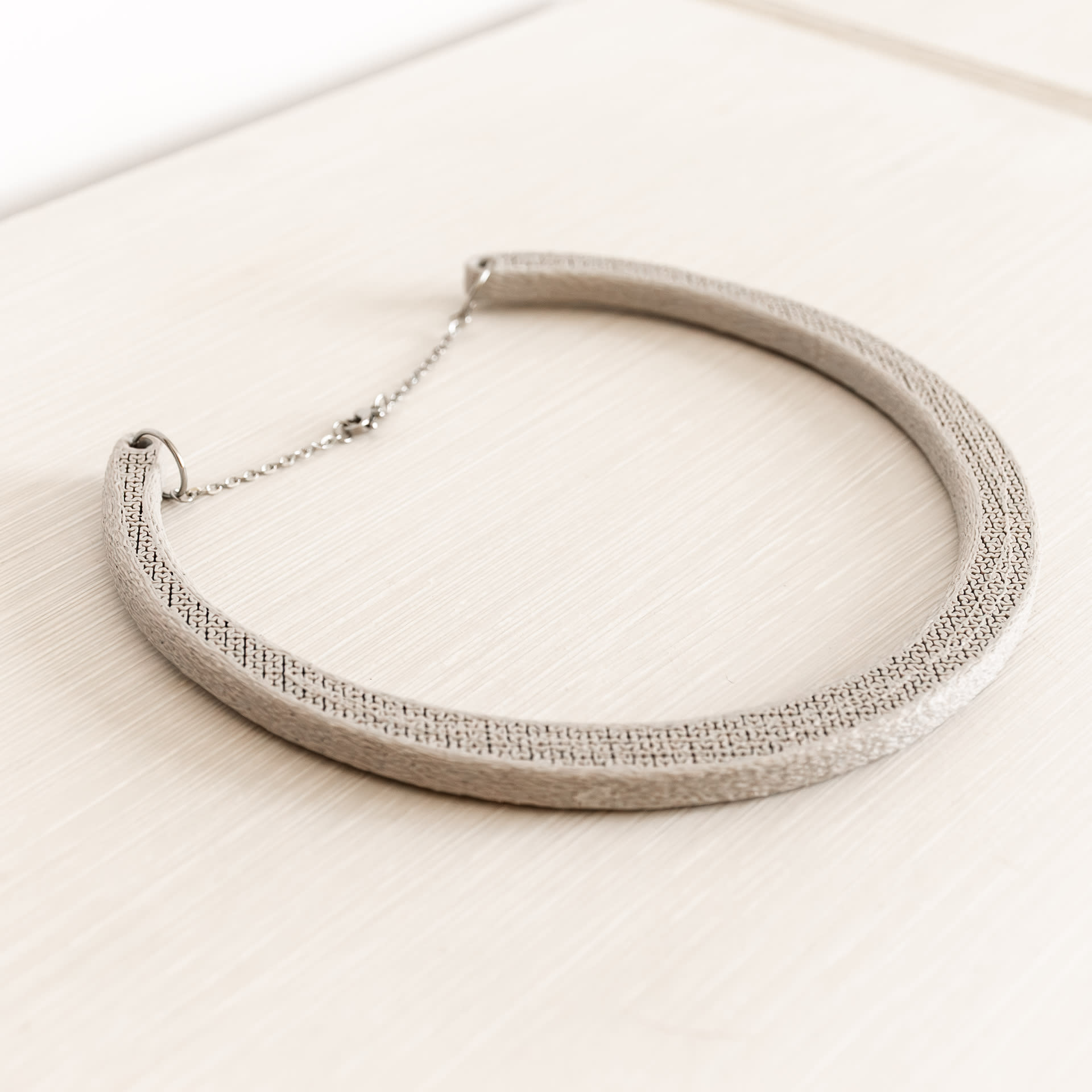 Luzerna necklace. Limestone color. Luzerna necklace. Limestone color.