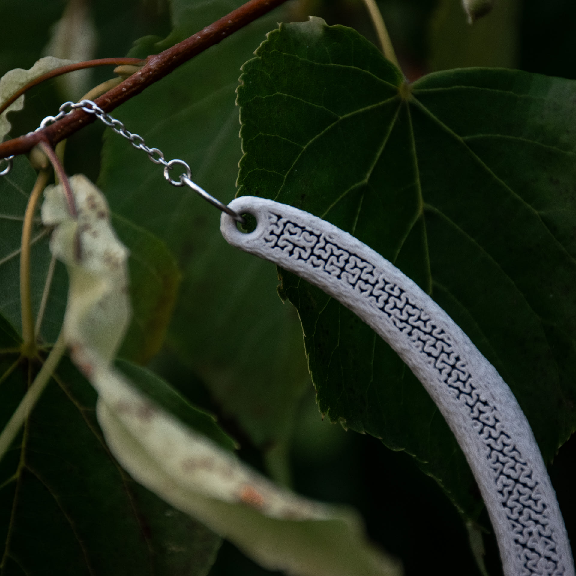 Luzerna necklace. Limestone color. Luzerna necklace. Limestone color.