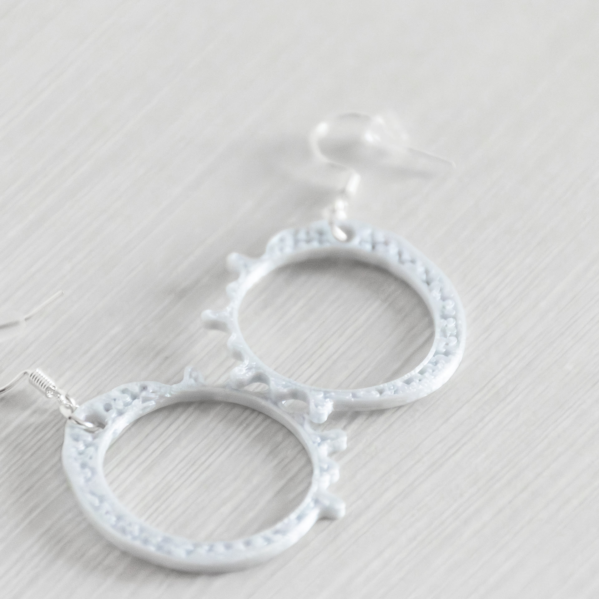 Pendentes Luzerna. Cor ouro branco. Pendentes Luzerna. Cor ouro branco.