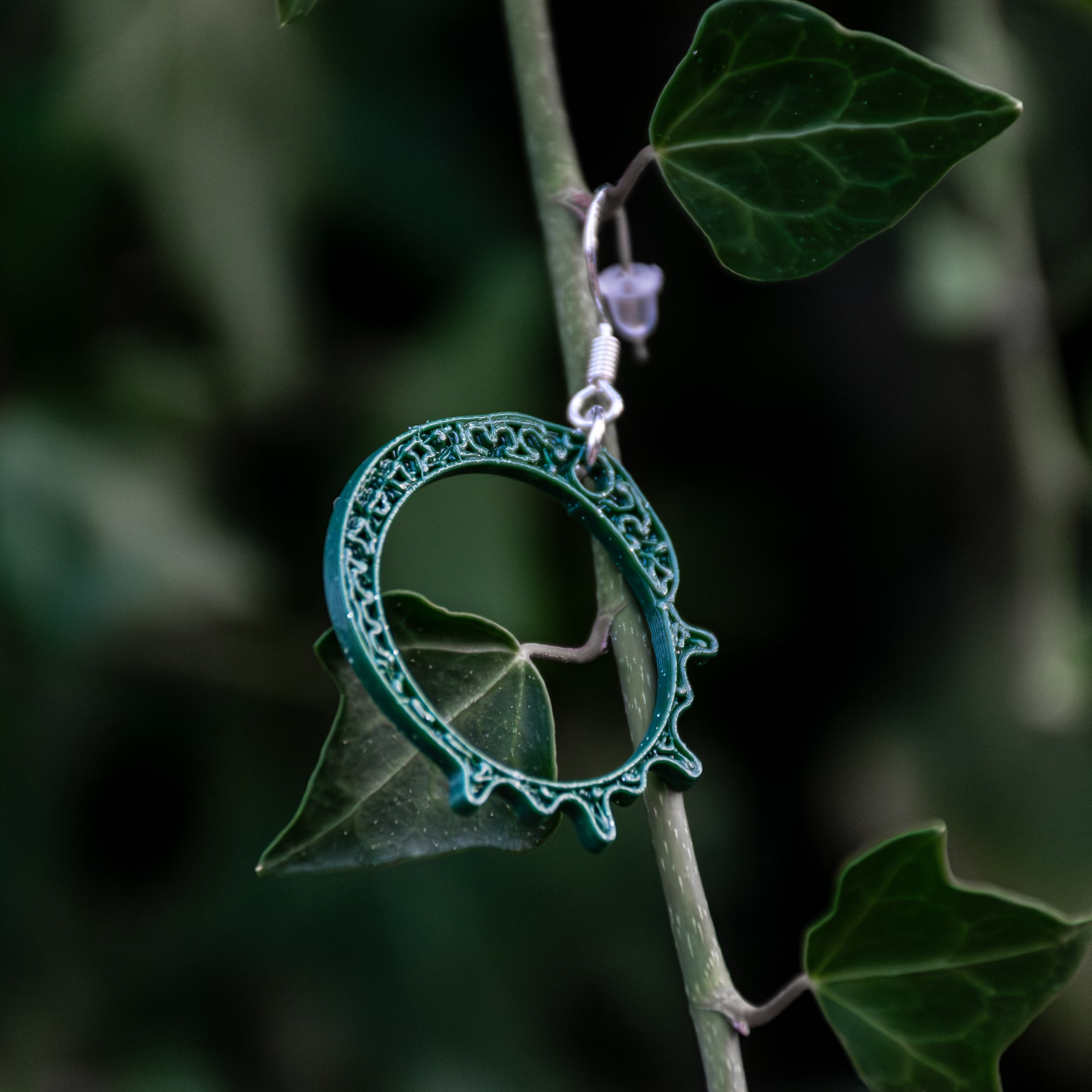 Luzerna earrings. Dark green color.