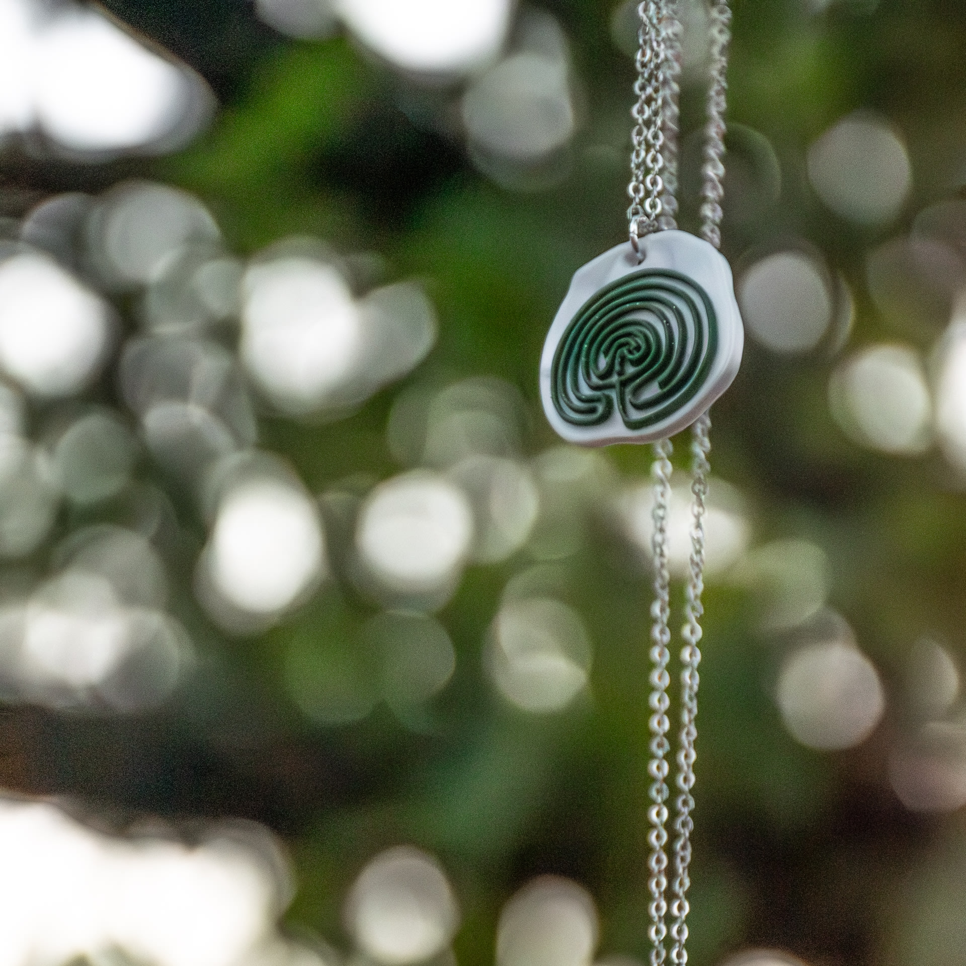 Pedralúa Necklace. Dark green and white gold color Pedralúa Necklace. Dark green and white gold color