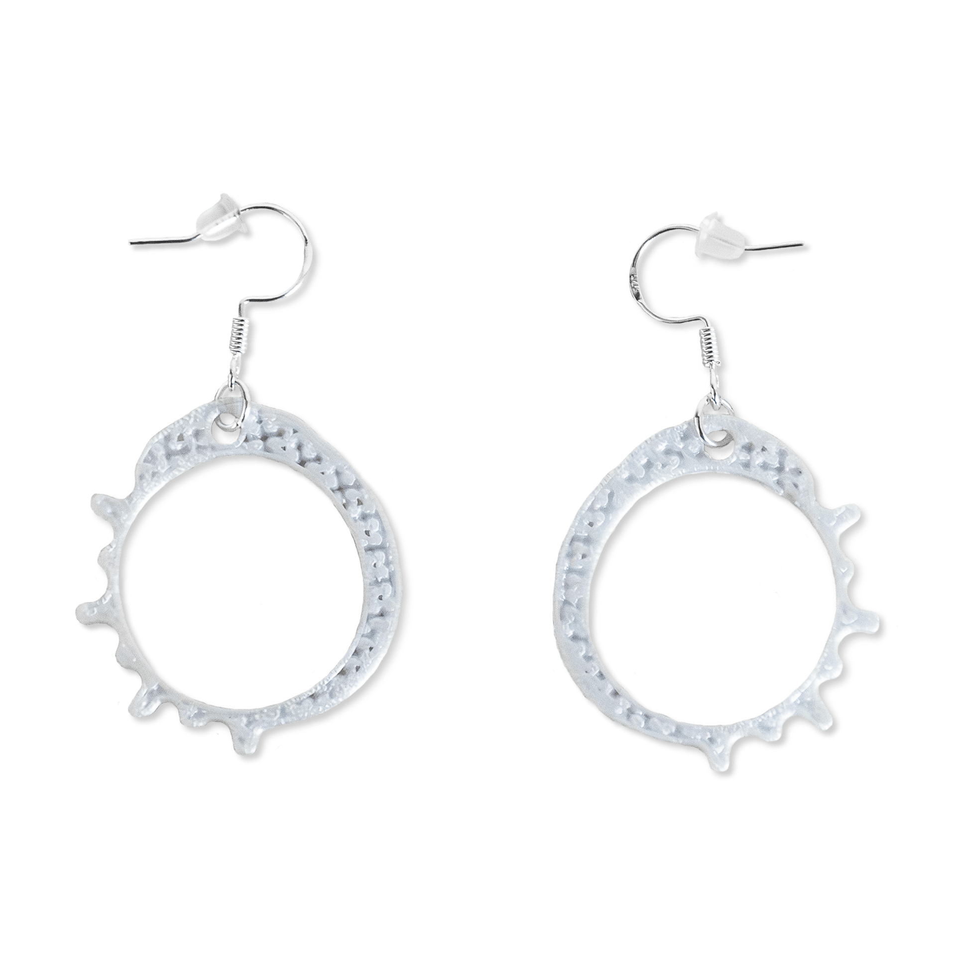 Luzerna earrings. White gold color.