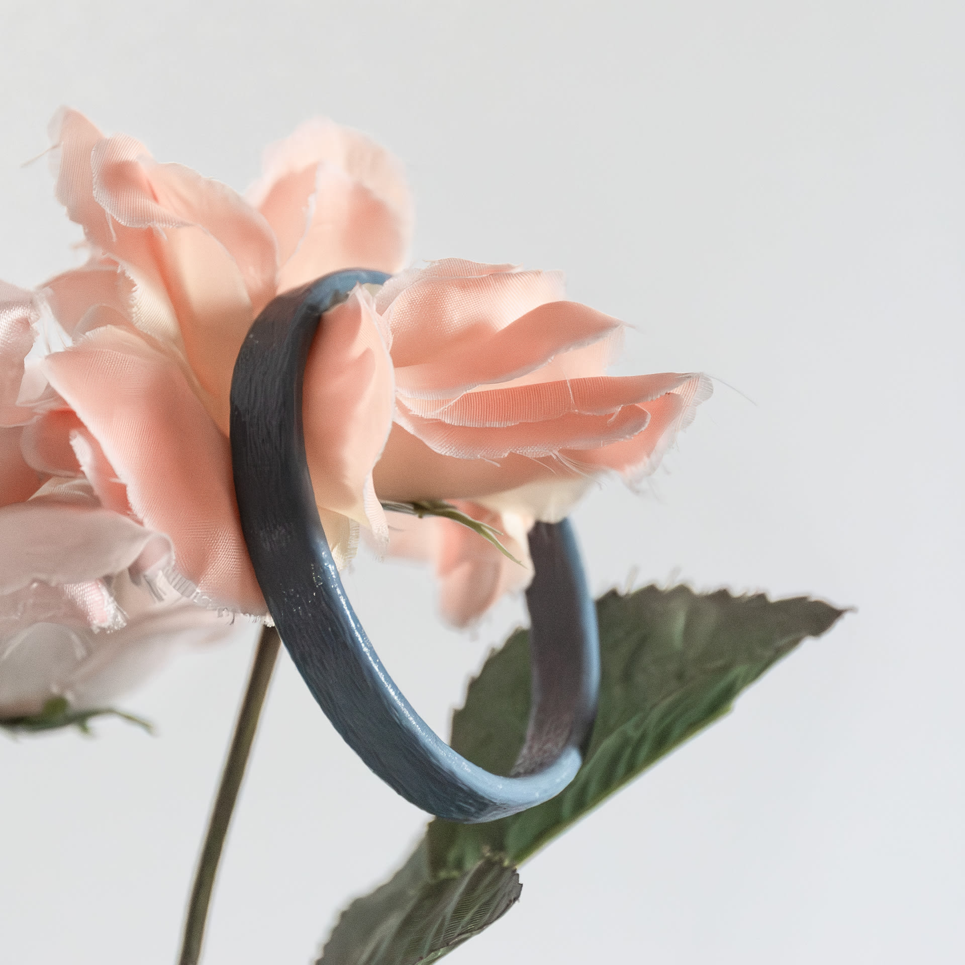 Brazalete Luzerna, azul plateado Brazalete Luzerna, azul plateado