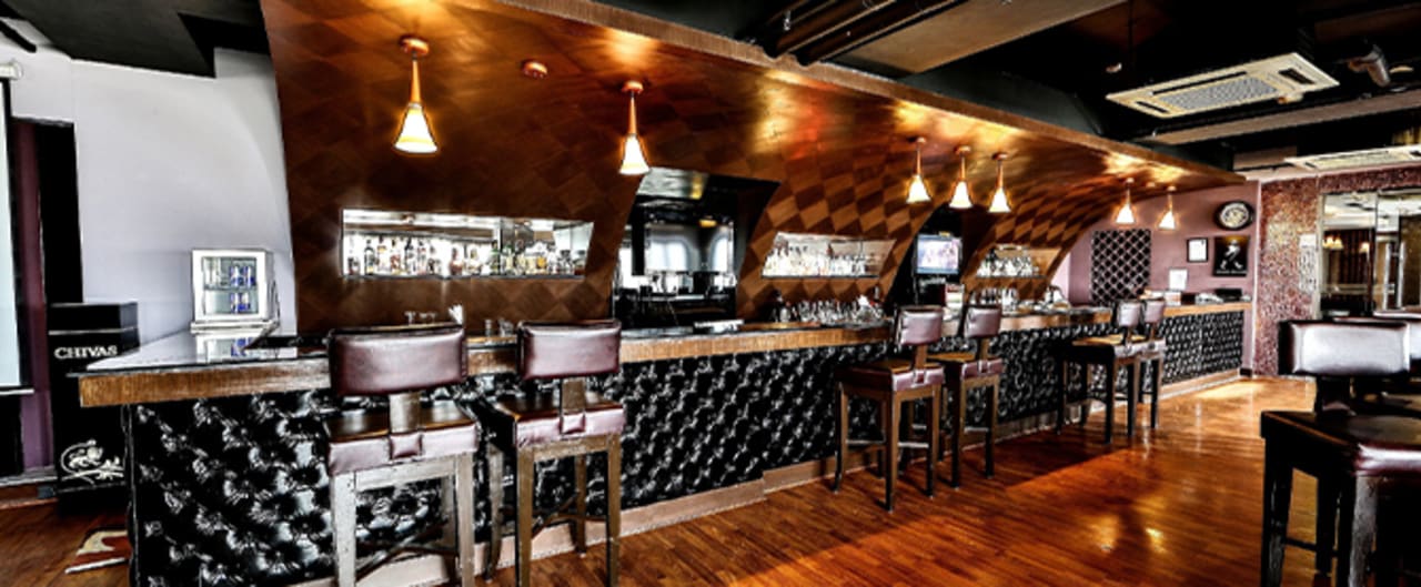 Star Bar & Lounge