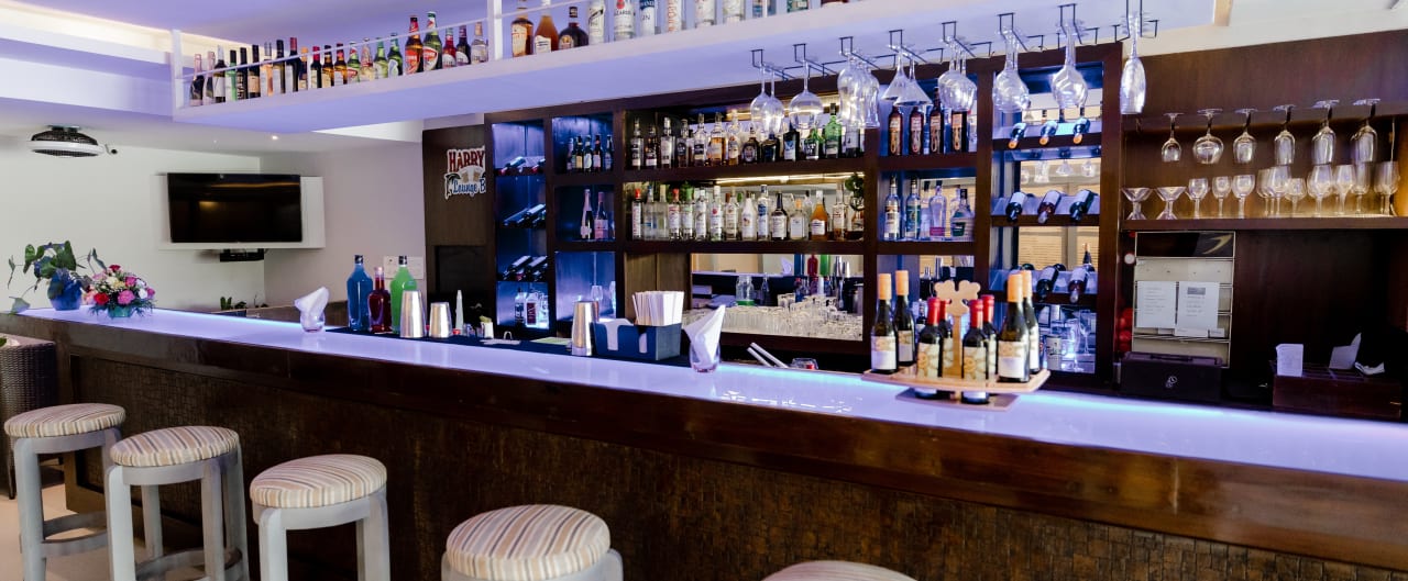 Harry’s Lounge Bar
