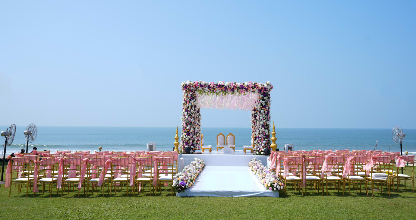 The Sea  Lawns
