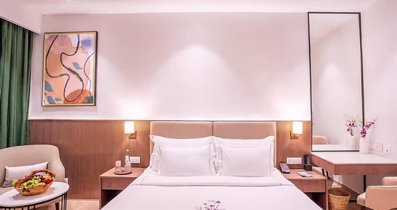 Rosa Room With Balcony