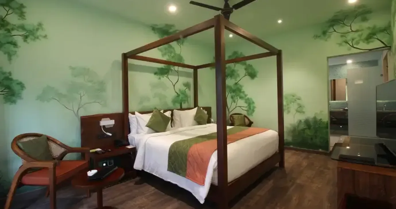 Courtyard Room