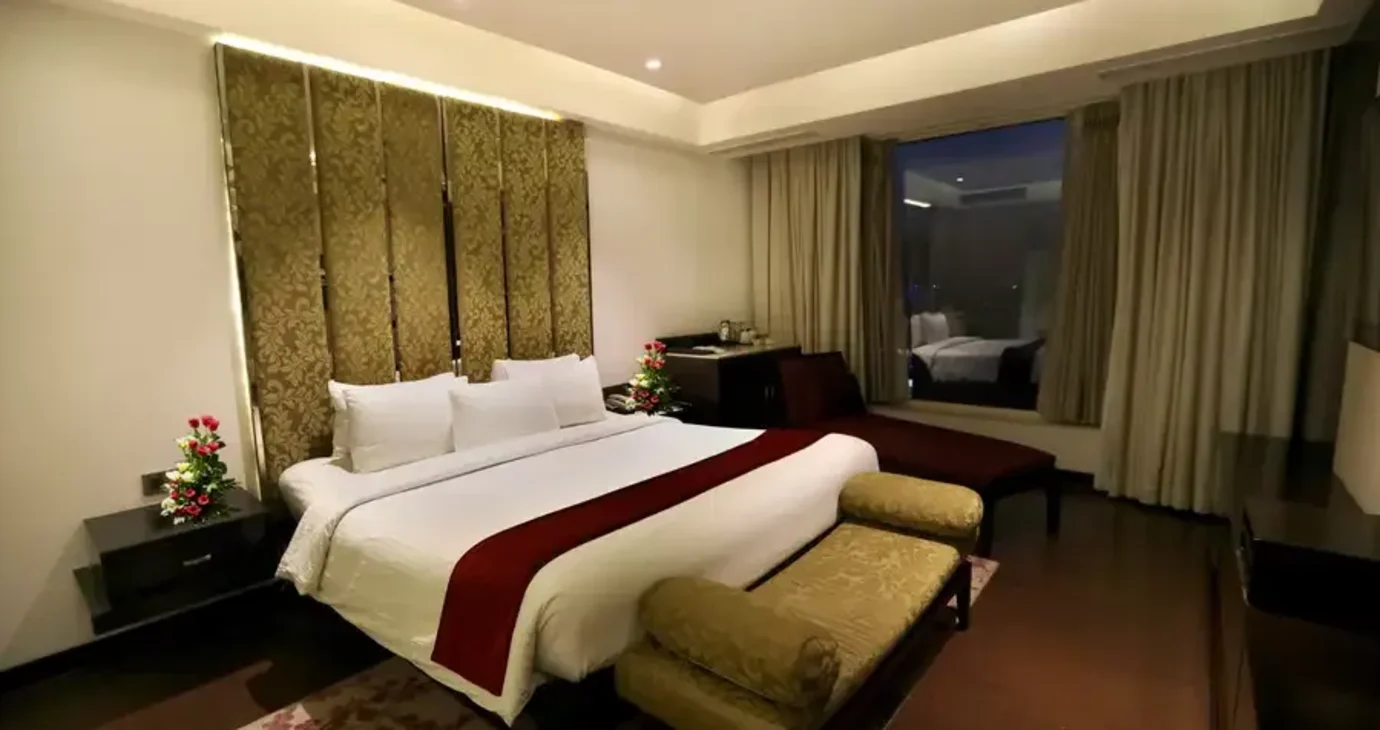 Suite King Room with Bathtub