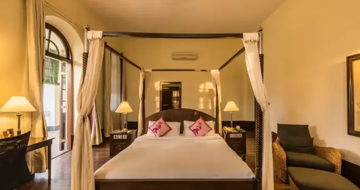 Heritage King Garden View Room with Balcony