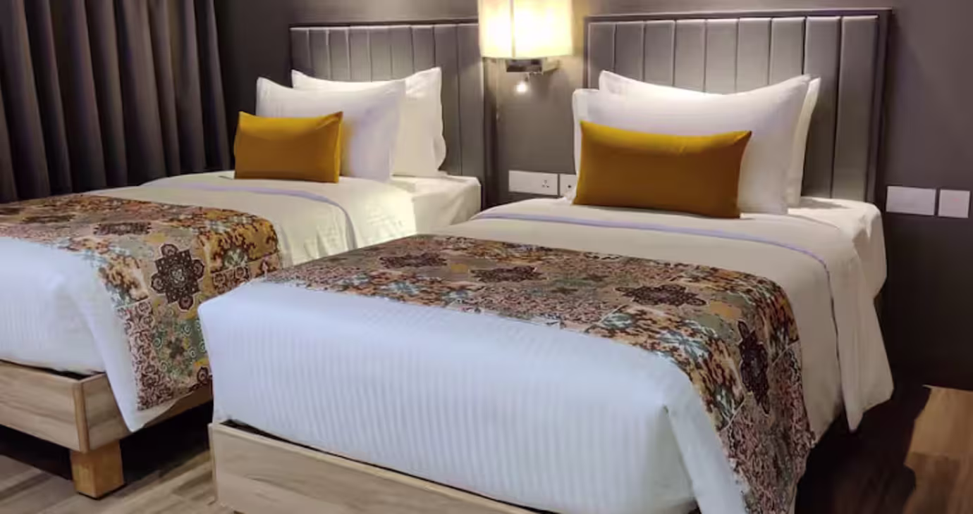 Deluxe Twin with Balcony Partial Sea View
