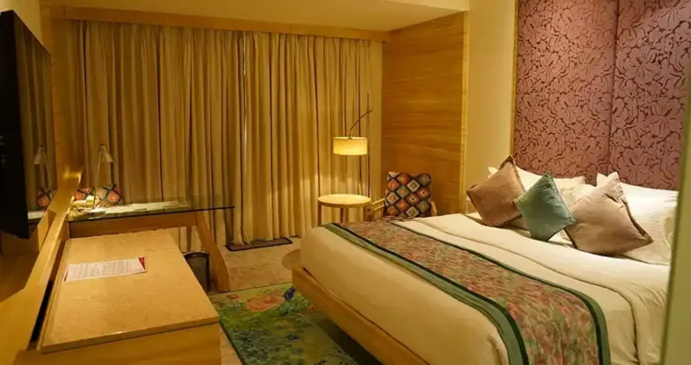 Premium king Front View with Bath Tub