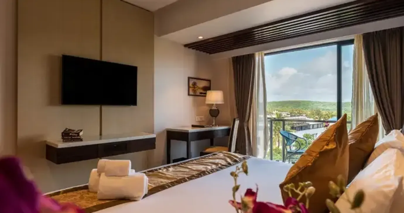 Club Room with Balcony