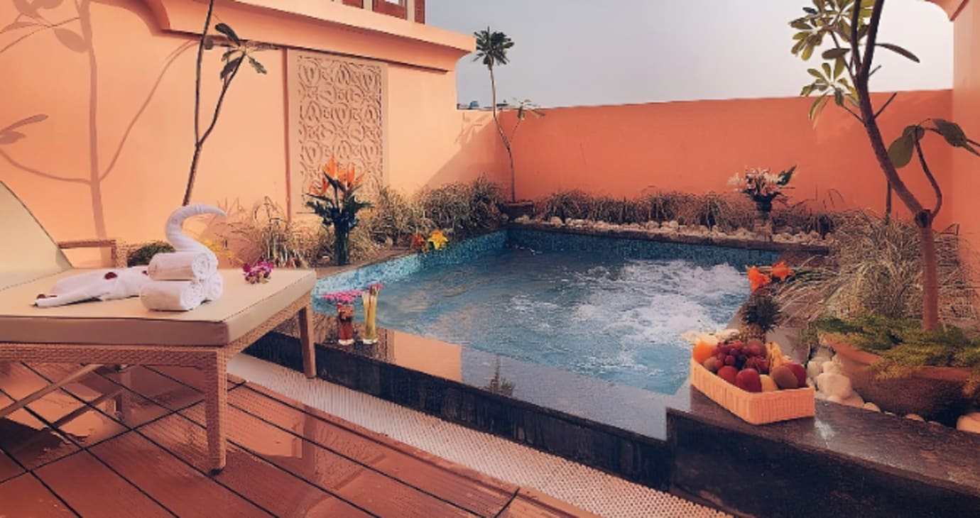 Plunge Pool King Room with Bathtub