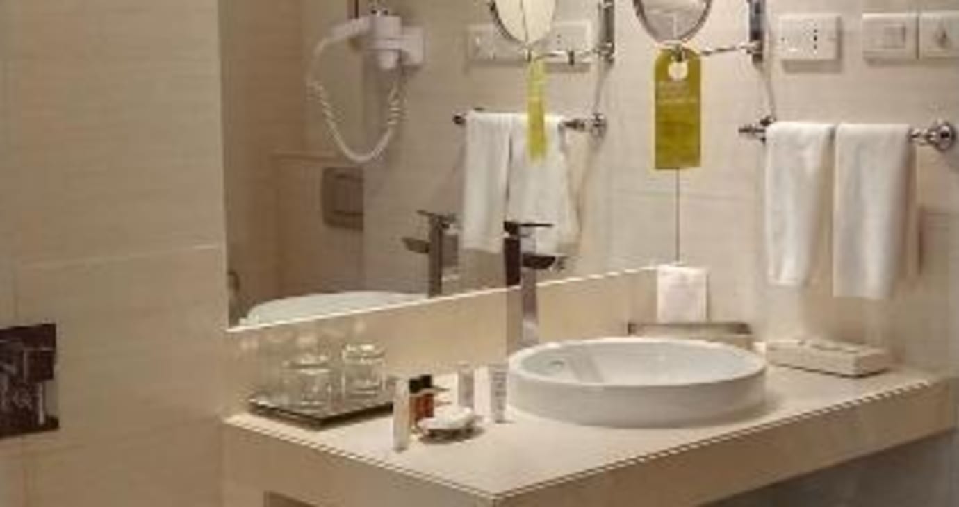 Club Room with Bathtub