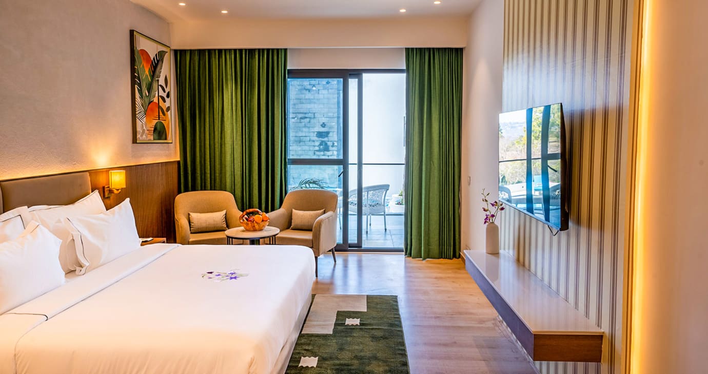 Rosa Room With Balcony