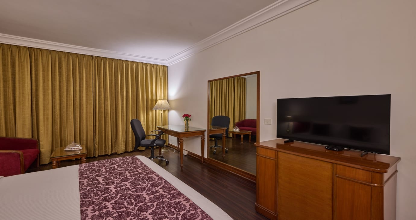 Executive Suite with Bathtub