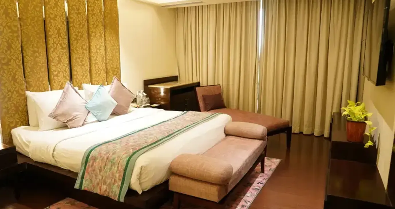 Suite King Room with Bathtub