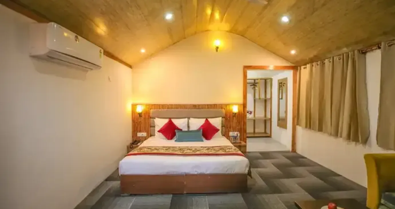 Private Cottage With Balcony