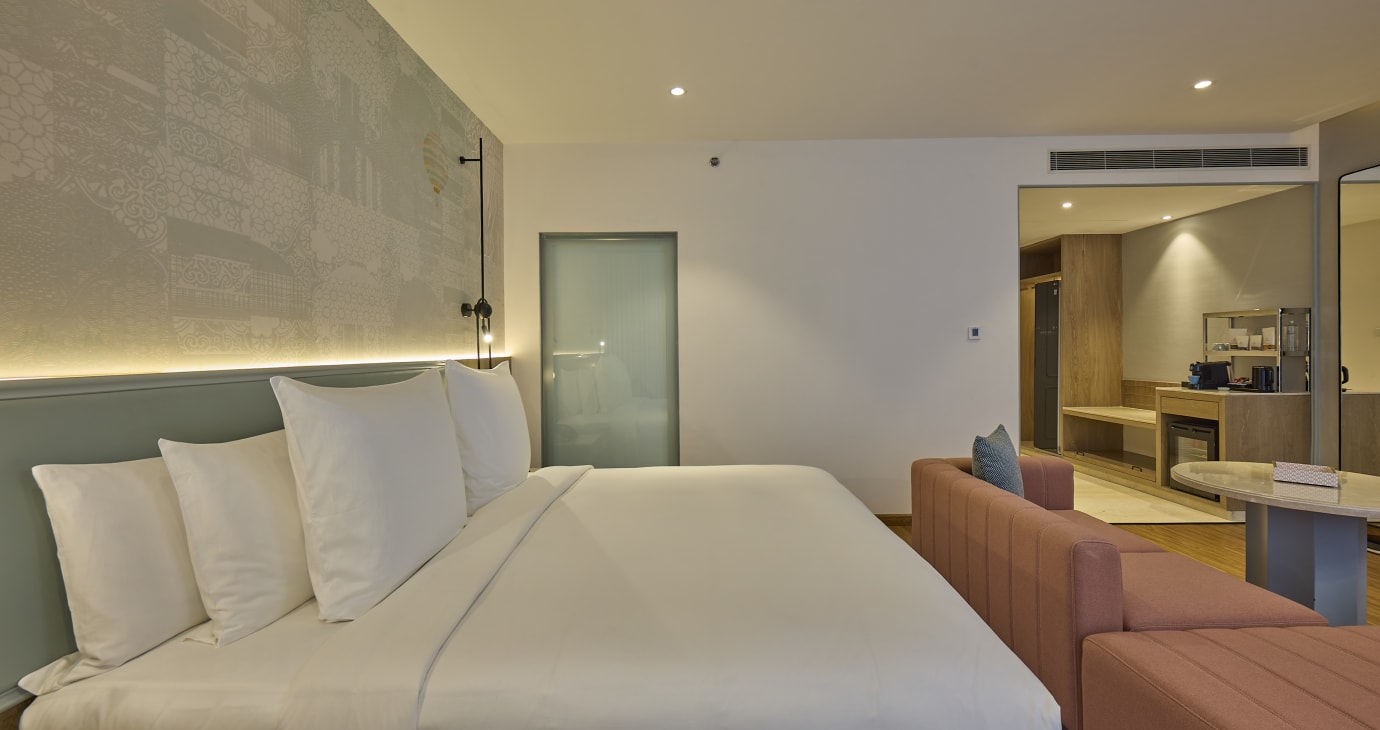 Lifestyle Hotel Near Mumbai Airport T2 | Rooftop Pool & Runway Views