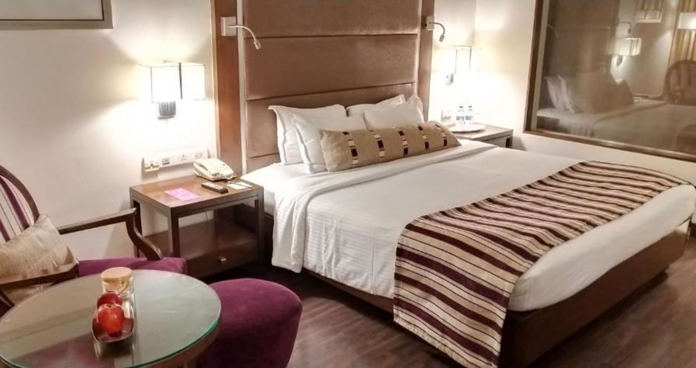 Deluxe Room with Bathtub