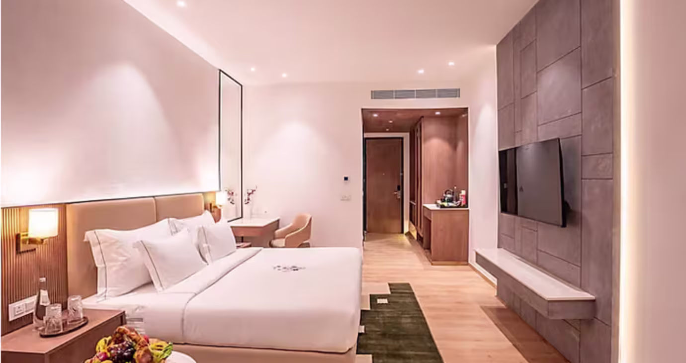 Rosa Room With Balcony